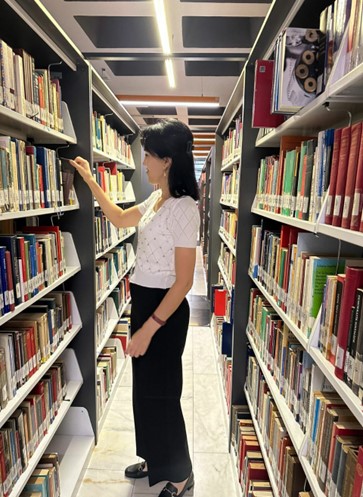 Nilufar Khudayarova in the library